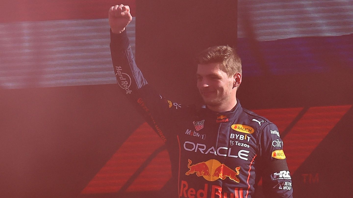 La diferencia entre el Red Bull de Verstappen y otros monoplazas es evidente. (Reuters/Peter Powell)