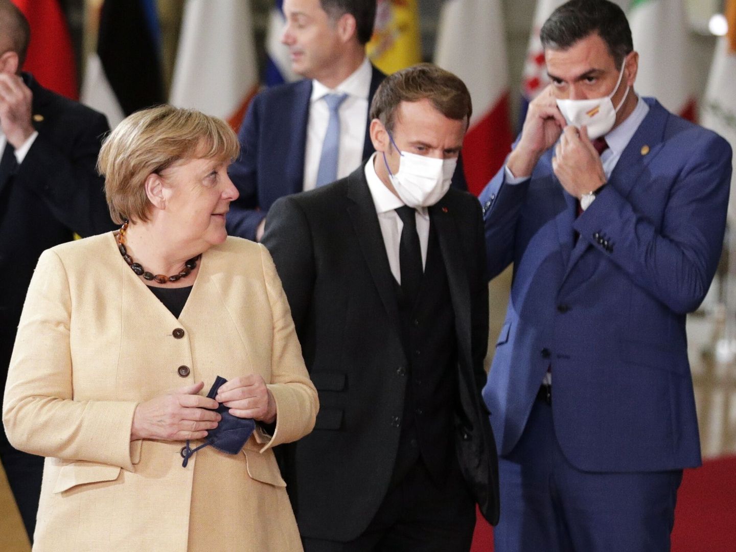 Merkel junto a Emmanuel Macron, presidente francés, y Pedro Sánchez, presidente del Gobierno de España. (EFE)