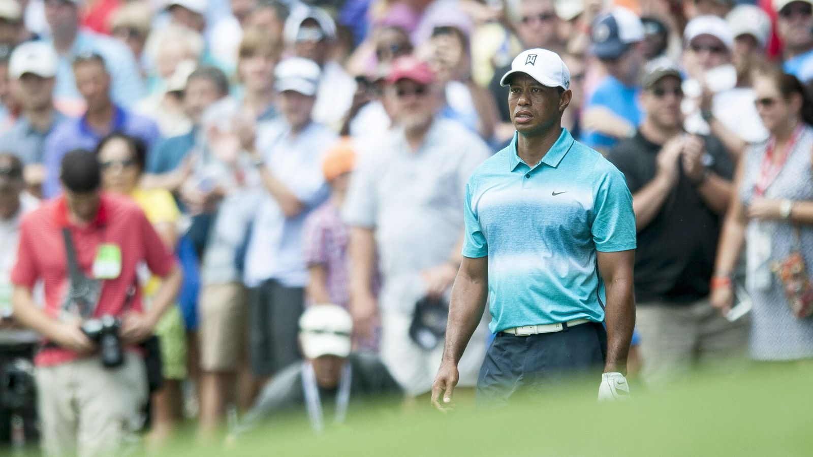 Foto: Tiger Woods dijo adiós a sus opciones de victoria (Efe)