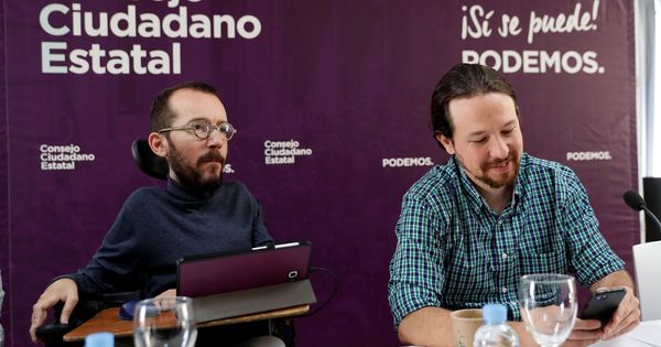 Foto: El líder de Podemos Pablo Iglesias, y Pablo Echenique, secretario de organización de Podemos, en un Consejo Ciudadano Estatal de Podemos. (EFE)