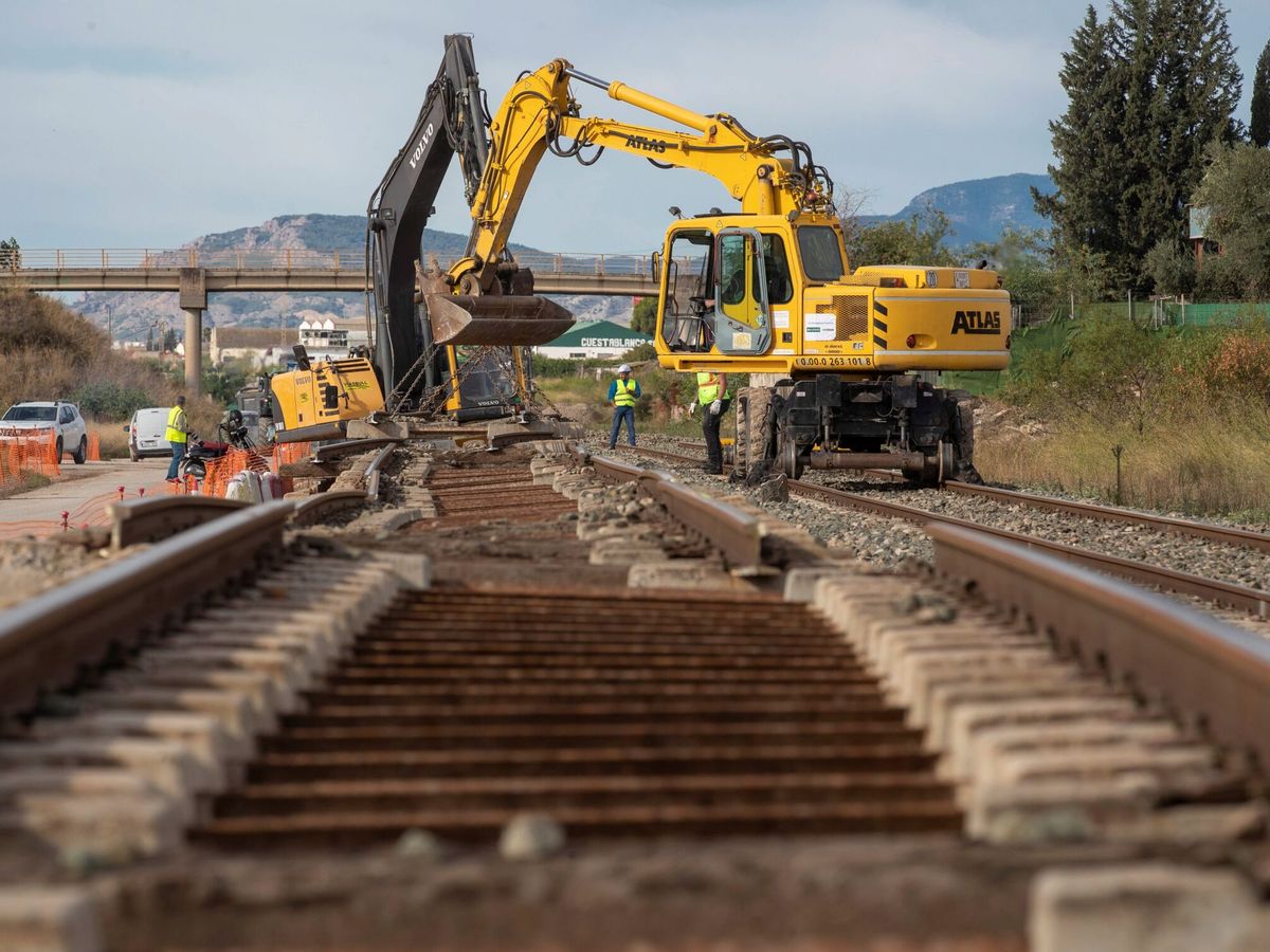 Foto: Obras que ADIF Alta Velocidad va a ejecutar para la conexión Murcia-Almería. (EFE/Marcial Guillén)