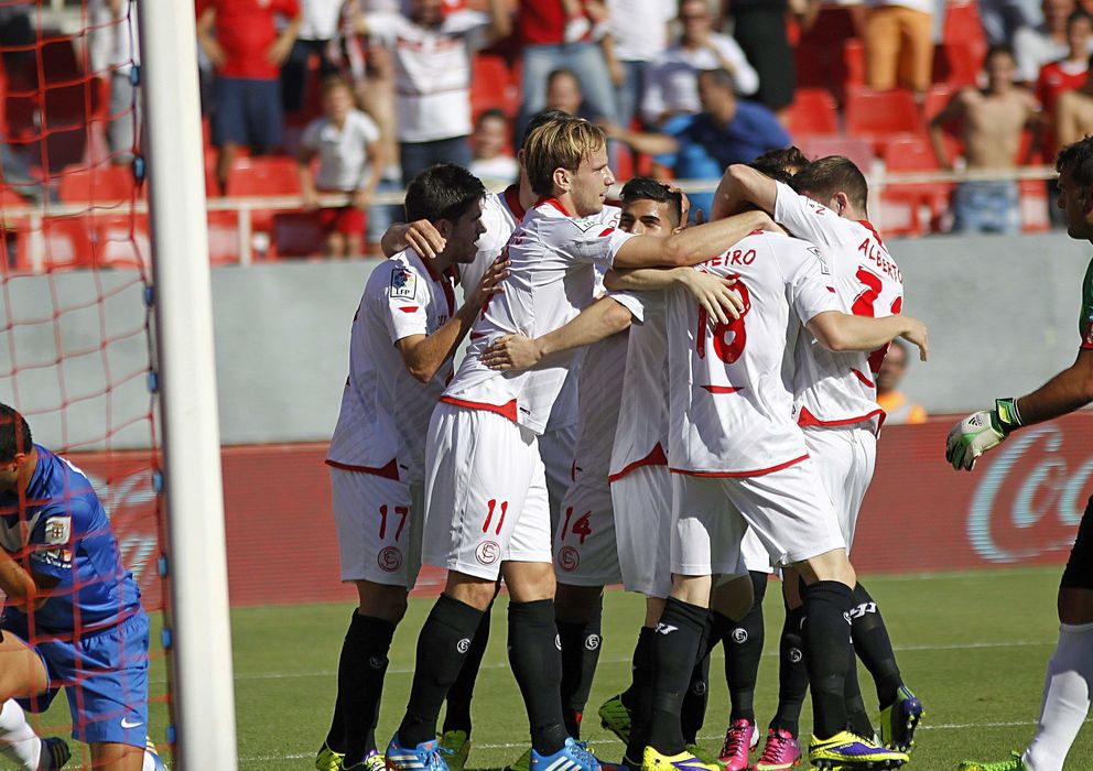 Foto: El Sevilla celebra el gol de Gameiro (Efe).
