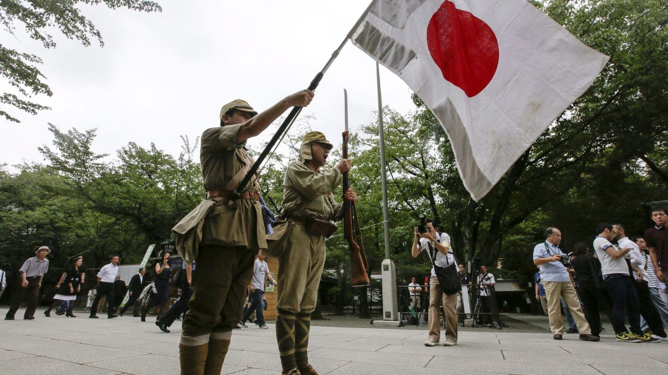 Foto: Conmemoración del 71 aniversario de la Segunda Guerra Mundiall en el tempolo de Yasukuni de Tokio (EFE).