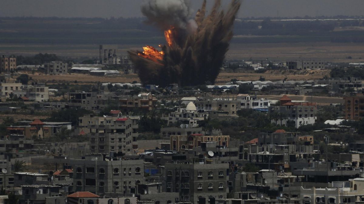 Las alarmas antiaéreas suenan en Tel Aviv mientras Israel prepara una invasión de Gaza