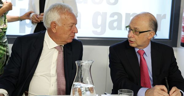 Foto: José Manuel García-Margallo y Cristóbal Montoro. (EFE)