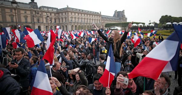 Foto: Imagen de archivo de un mitin de Emmanuel Macron (Reuters)
