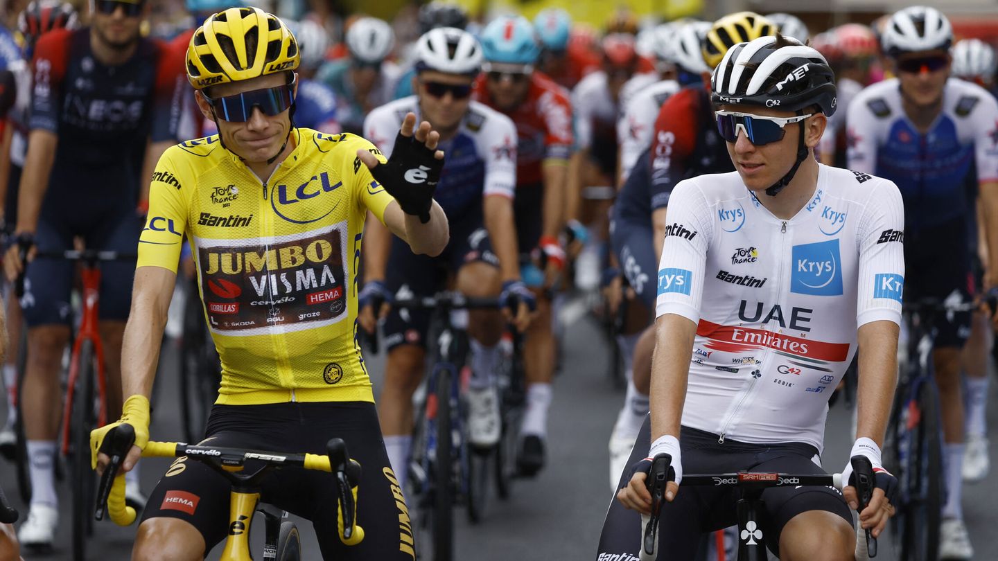 Jonas Vingegaard y Tadej Pogacar en la salida de la decimonovena etapa. (Reuters/Christian Hartmann)