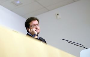 Óscar López prepara su exilio al Senado: Ha llegado el momento de orillarse