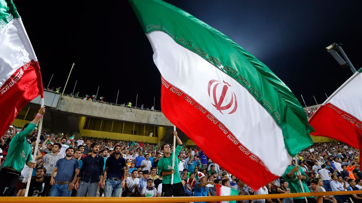 Detenidos varios futbolistas iraníes tras asistir a una fiesta mixta