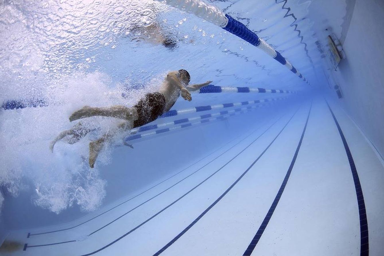 Los auriculares acuáticos está entre los ‘gadgets’ más utilizados por los nadadores (Fuente: Pixabay)