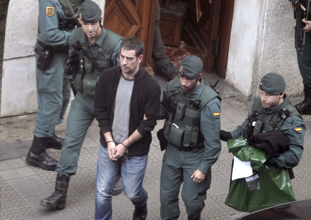 Foto: Detención de uno de los abogados que presuntamente formaba parte del entramado de ETA el pasado enero (EFE). 