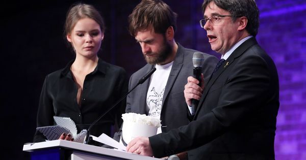 Foto: Puigdemont, durante la entrega de premios. (EFE)