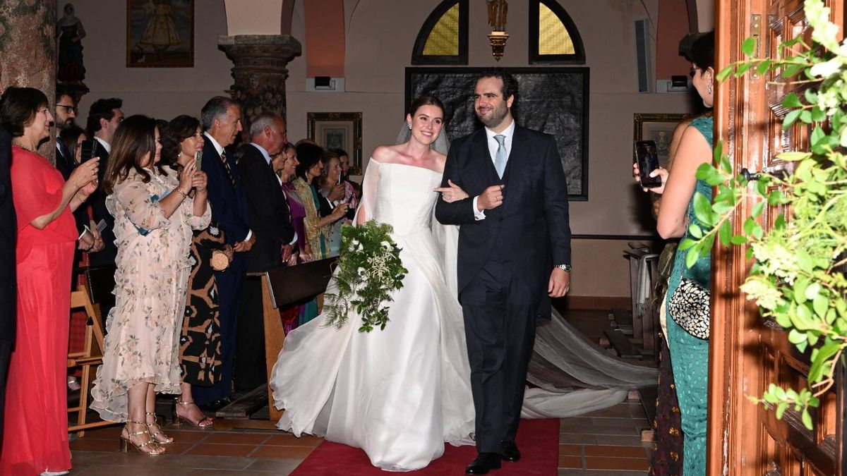 El vestido de novia de Natalia, hija de Jaime Alfonsín, en su boda: favorecedor, romántico y estilo 'La princesa prometida' 