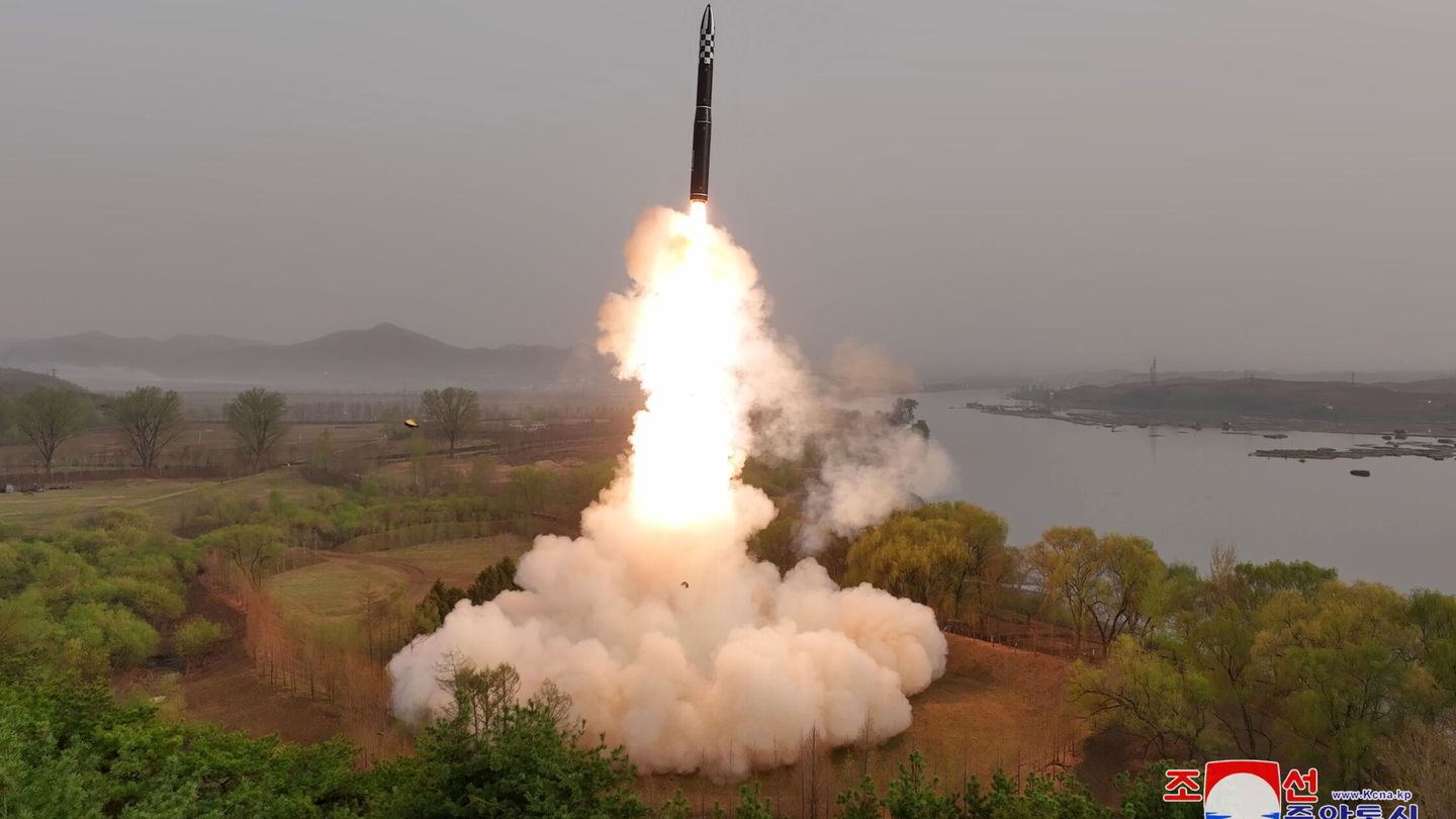Una foto del misil lanzado por Corea del Norte. (Reuters)