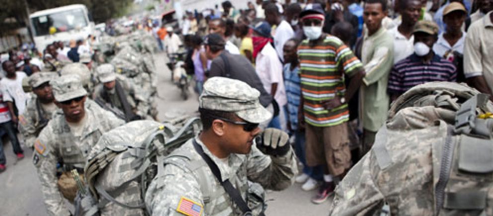 Foto: Los haitianos reciben a las tropas de EEUU con la esperanza de que la ayuda sea distribuida