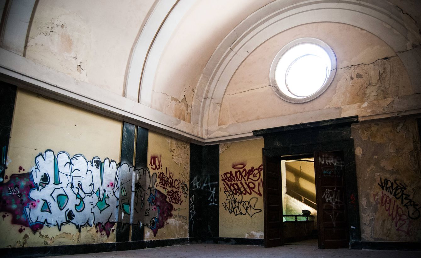 Sala de exposiciones del Arco de la Victoria, hoy en desuso. (Carmen Castellón)
