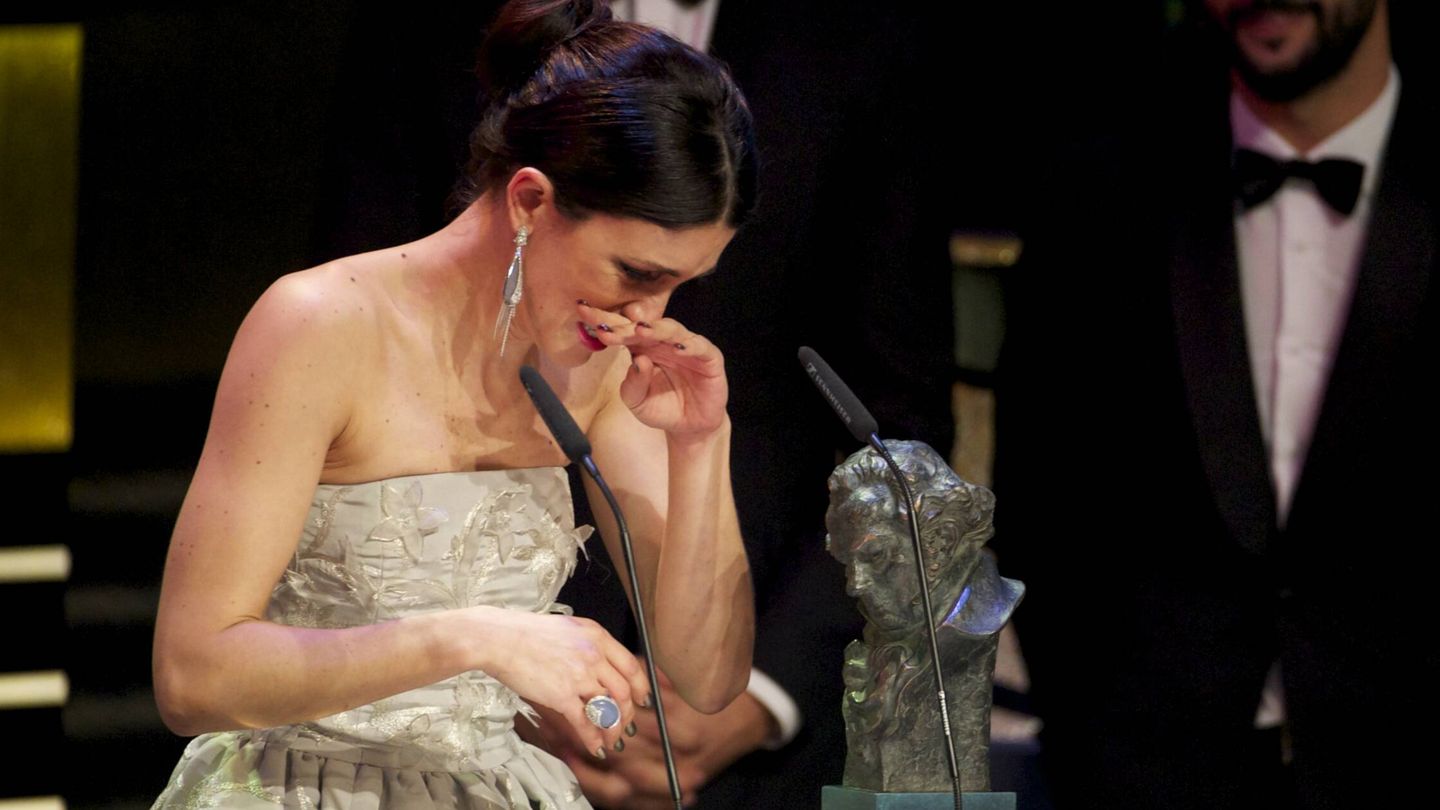 Nerea Barros llora al recibir el Goya en 2015. (Getty/Carlos Álvarez)