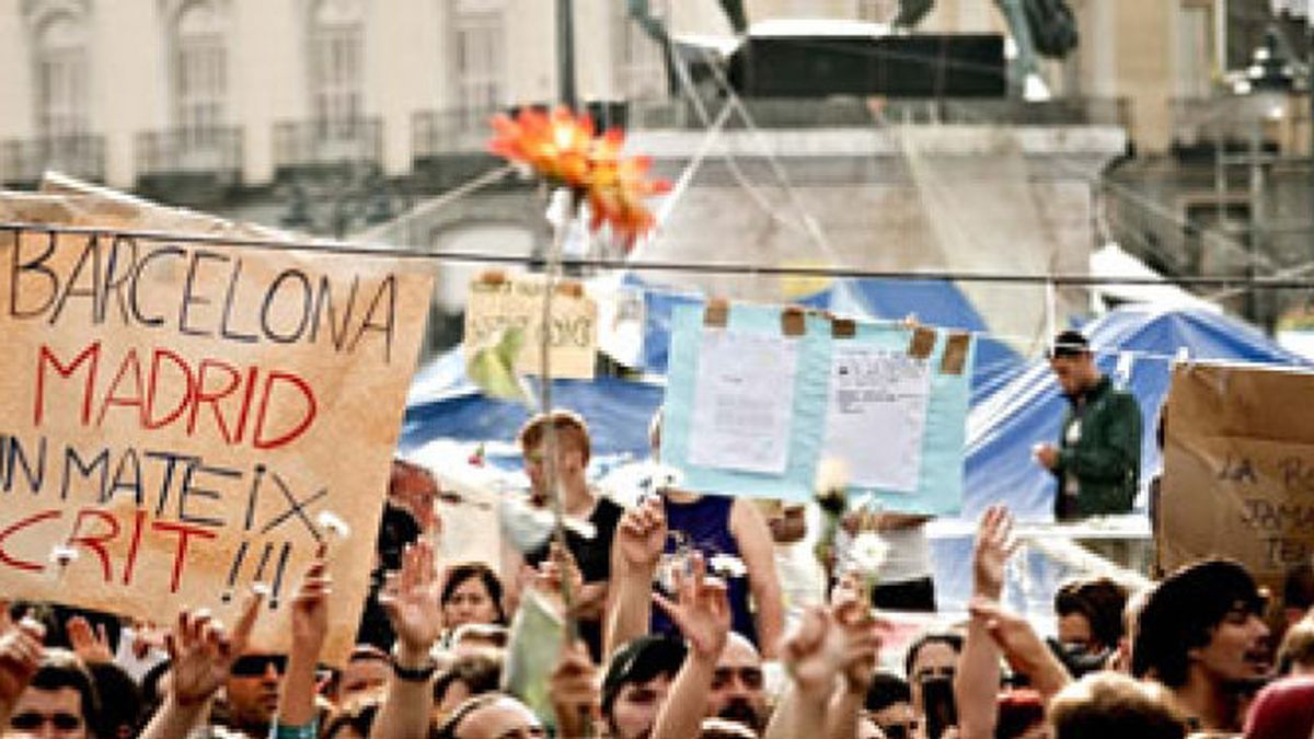 Los 'indignados' levantan la acampada en Sol tras 28 días en la plaza para "expandirse"