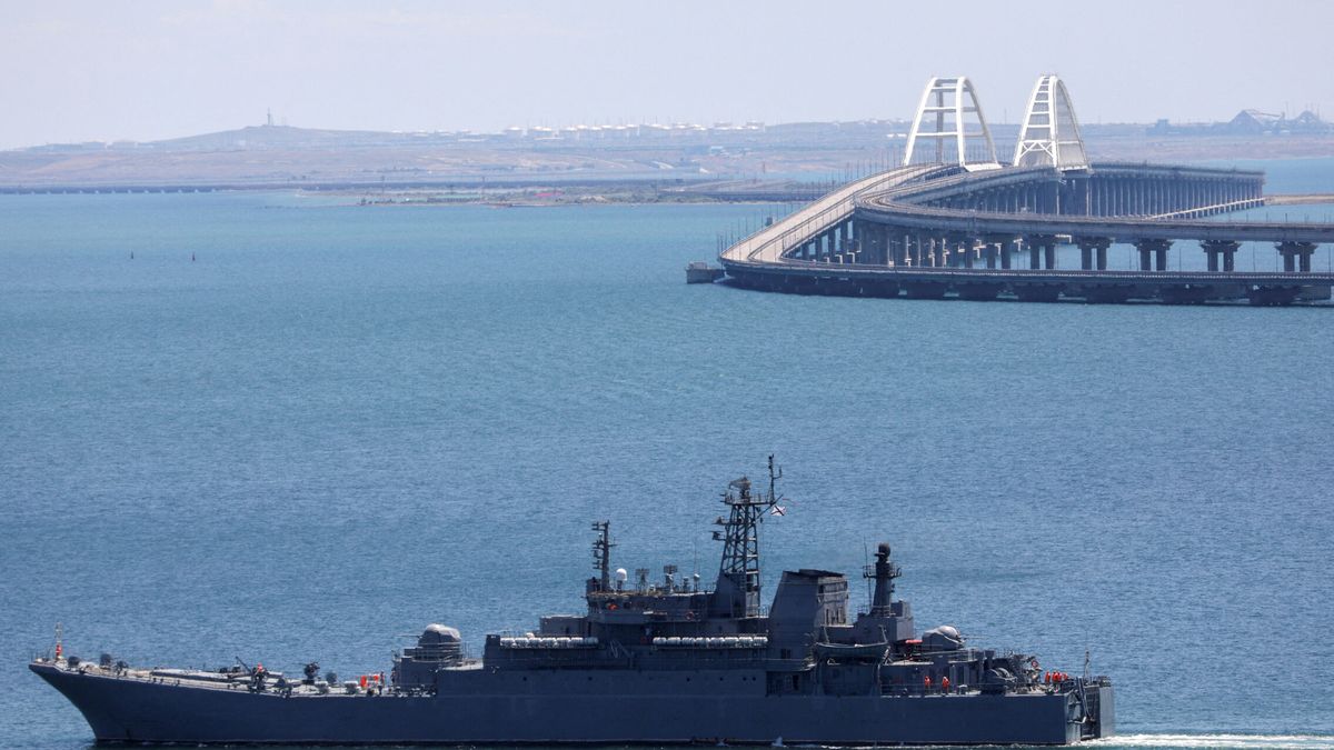 Satélites europeos muestran barreras flotantes rusas en el puente de Crimea
