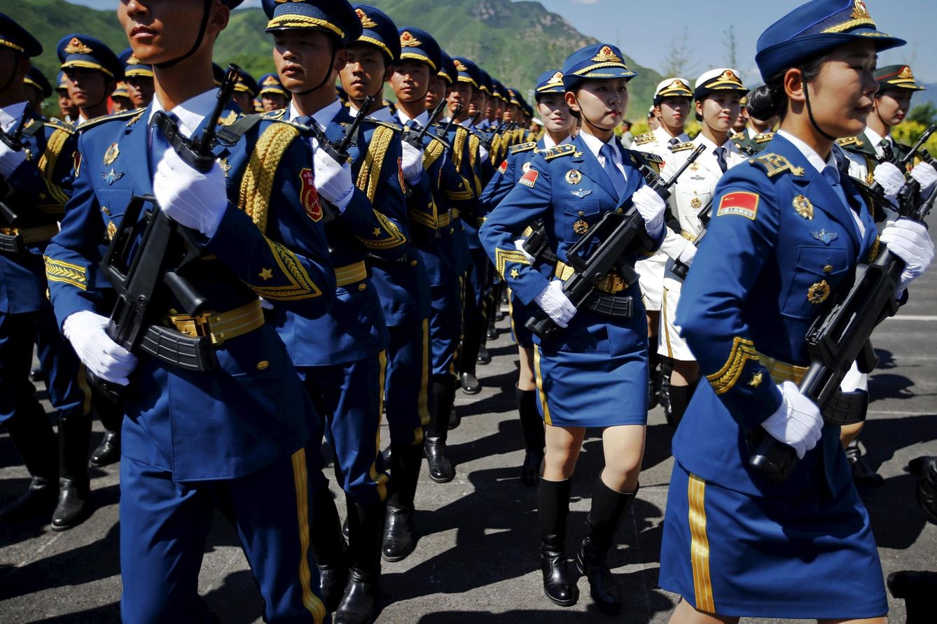 Soldados del Ejército chino durante los ensayos para el desfile conmemorativo, en una base militar de Pekín (Reuters).