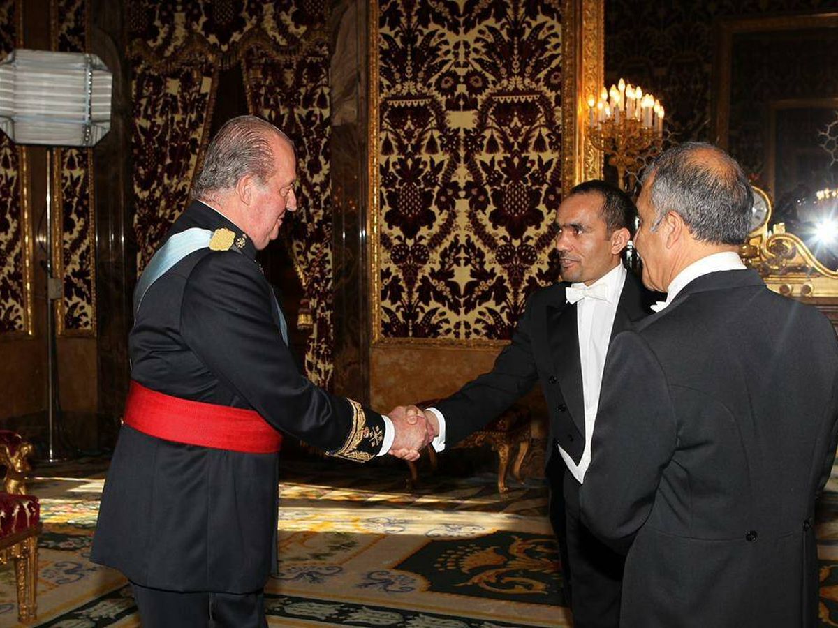 Foto: Salem Wahdat saluda al rey Juan Carlos en Madrid en 2012, durante la presentación de Cartas Credenciales del embajador de Afganistán Massoud Khalili.