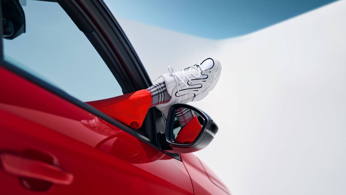 Opel regalará dos pares de calcetines a juego a los compradores del nuevo Corsa '40 Years'