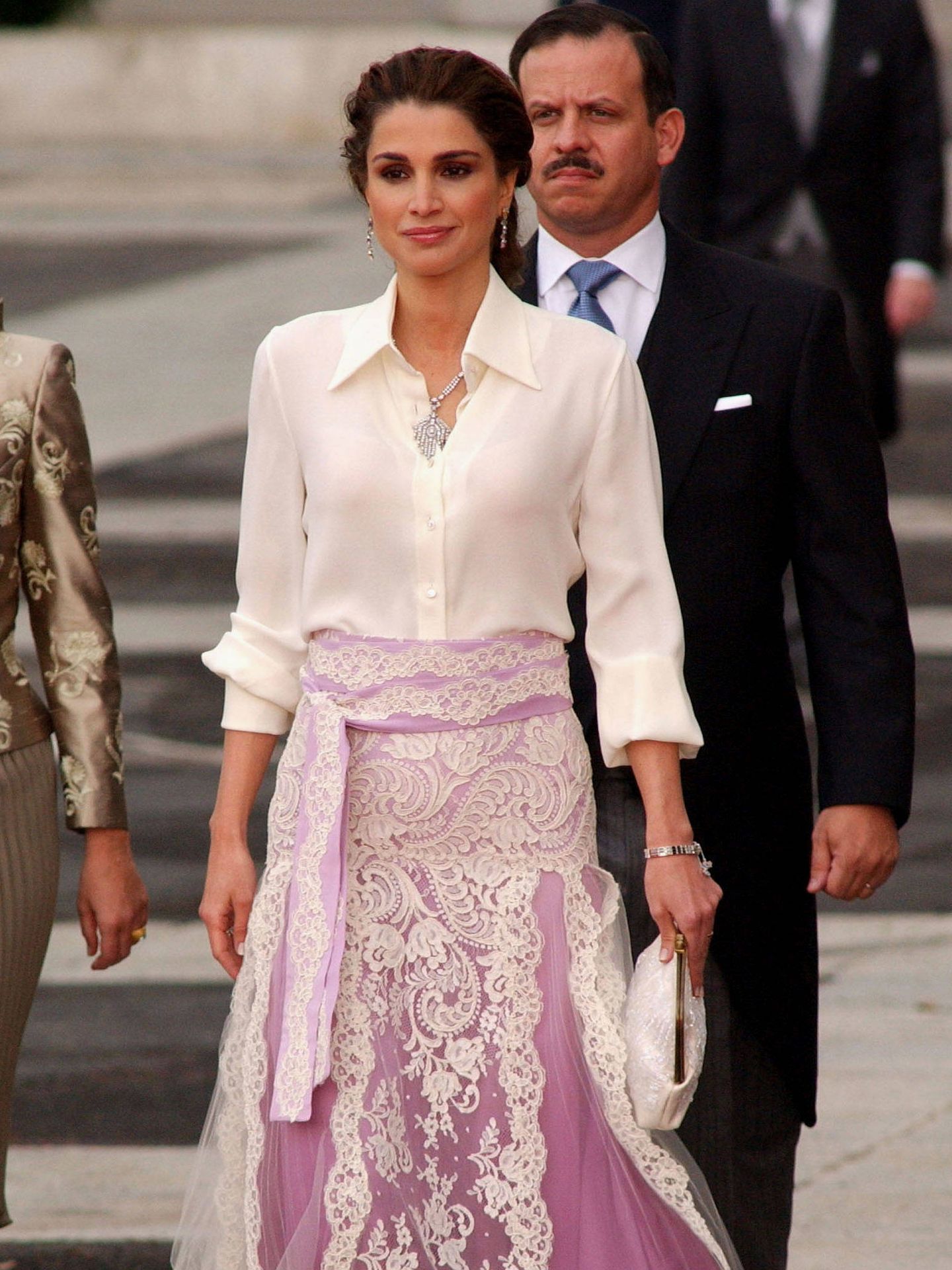Rania de Jordania, llegando a la boda de Felipe y Letizia en 2004. (Getty)