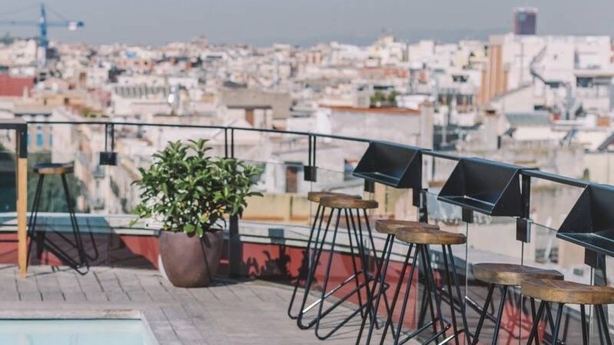 Las terrazas mejor valoradas para escapar del calor en Barcelona