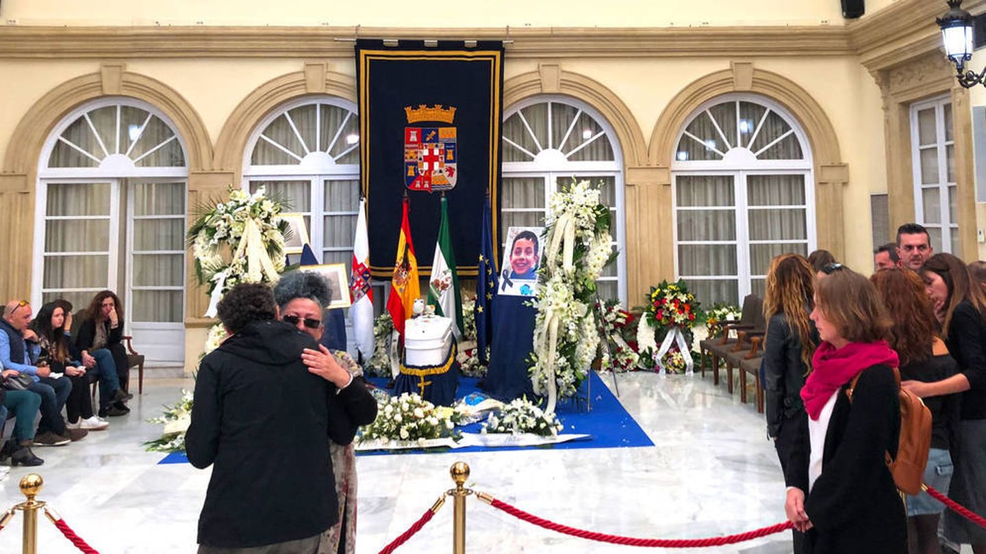 Capilla ardiente del pequeño Gabriel en la Diputación de Almería.