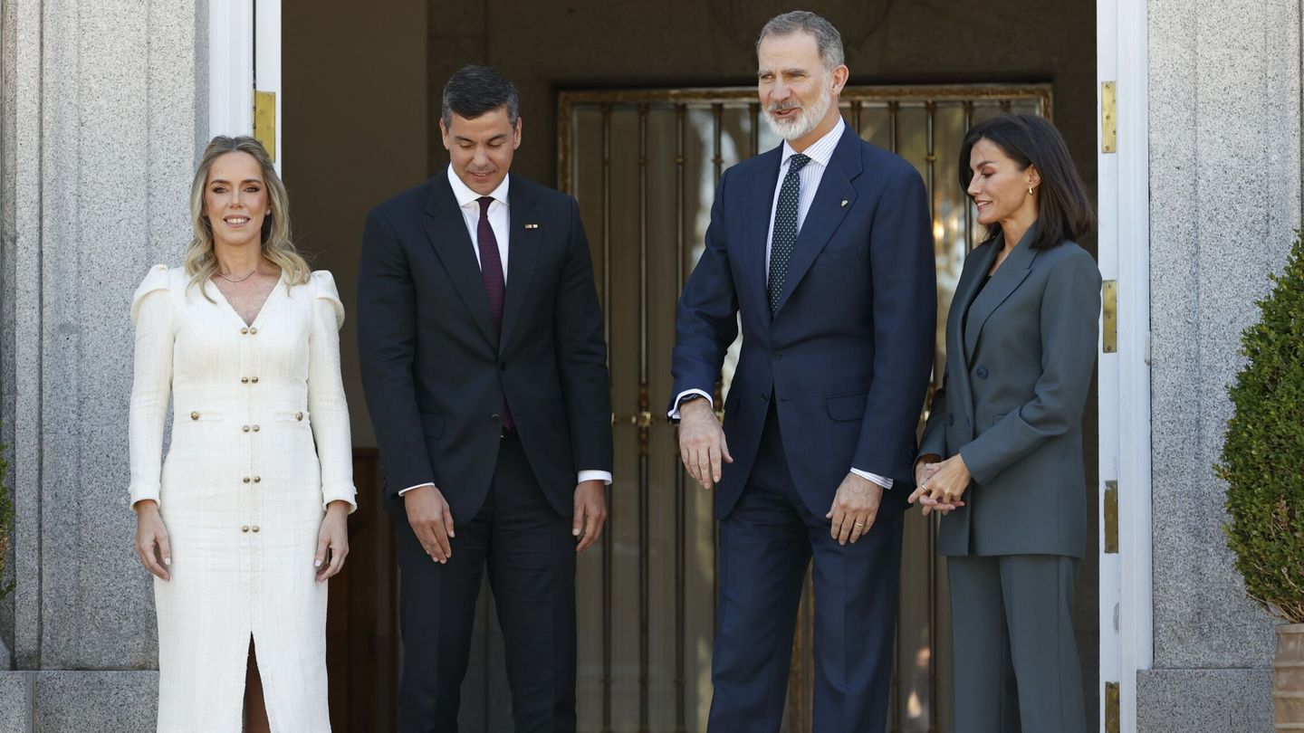 Los Reyes de España recibiendo al presidente de Paraguay y su esposa. (Europa Press)