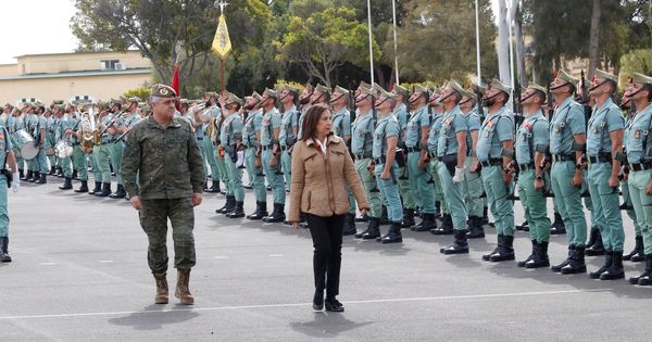 Foto: La ministra de Defensa, Margarita Robles, de visita en una base militar. (EFE)