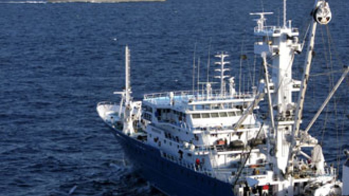 Moratinos reconoce que los piratas nunca trasladaron a tierra a tres marineros