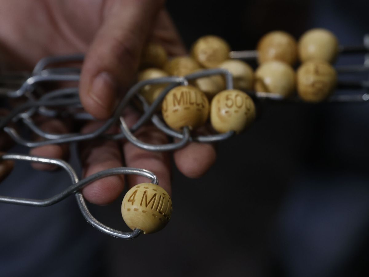 Foto: Bolas que se utilizarán en el sorteo de la lotería de Navidad. (EFE/Hidalgo)