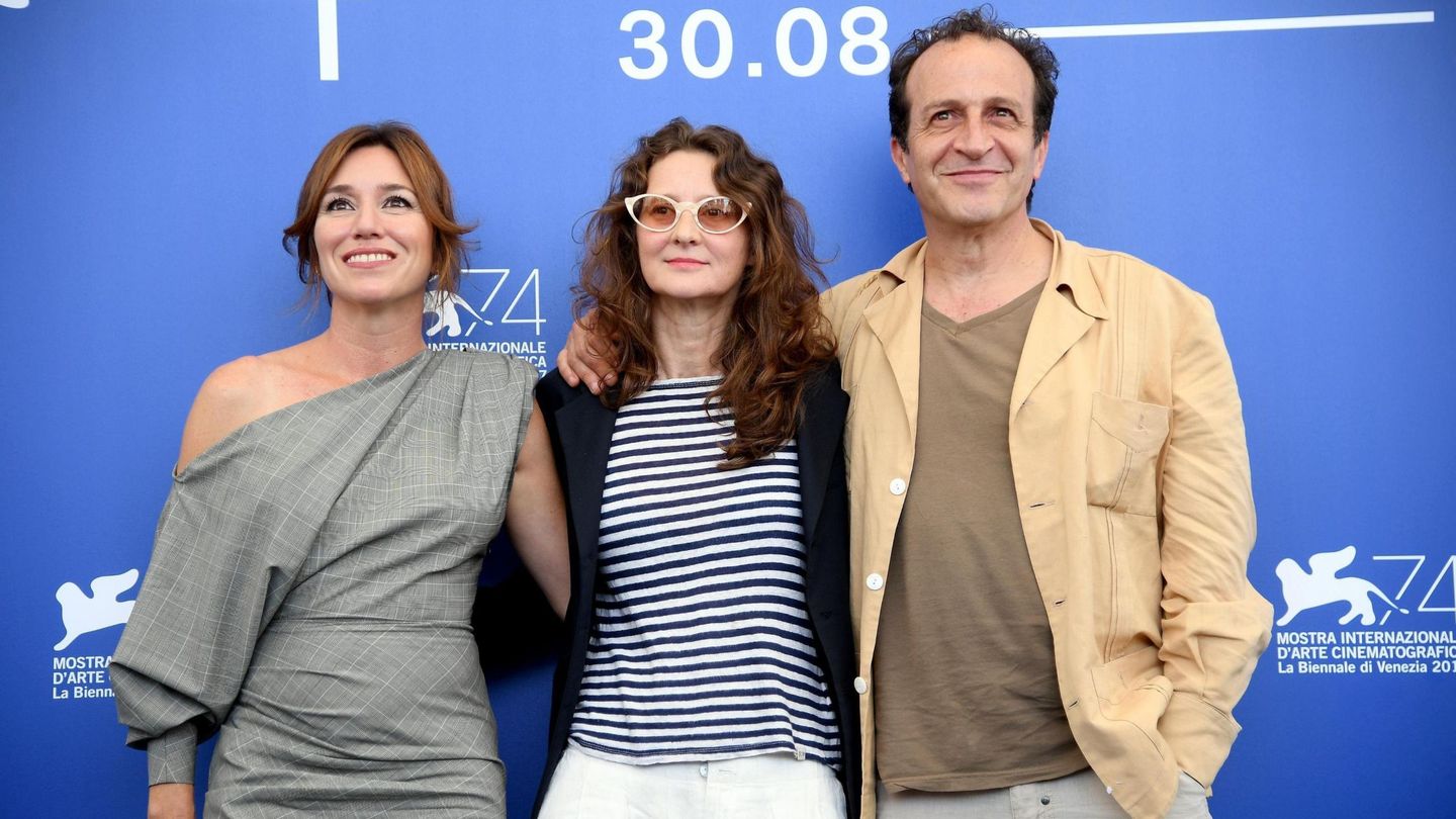 Lola Dueñas, Lucrecia Martel y el actor mexicano Daniel Giménez Cacho en la presentación de 'Zama' en Venecia. (Efe)