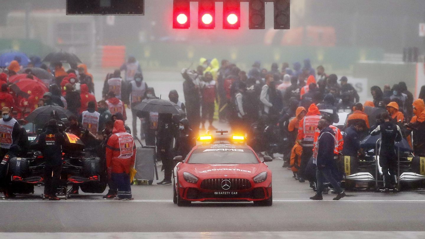Formula One F1 - Belgian Grand Prix - Spa-Francorchamps, Spa, Belgium - August 29, 2021 General view as the start of the race is delayed out of bad weather REUTERS Christian Hartmann