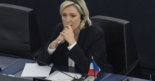 Foto: La líder del Frente Nacional galo Marine Le Pen en el Parlamento Europeo. (EFE)
