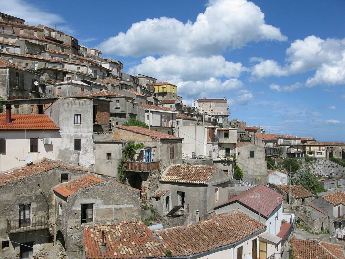 Foto: Casas a 1 euro y libre de covid-19: la oferta de un pueblo de Italia para repoblarse. (CC/Wikimedia Commons)