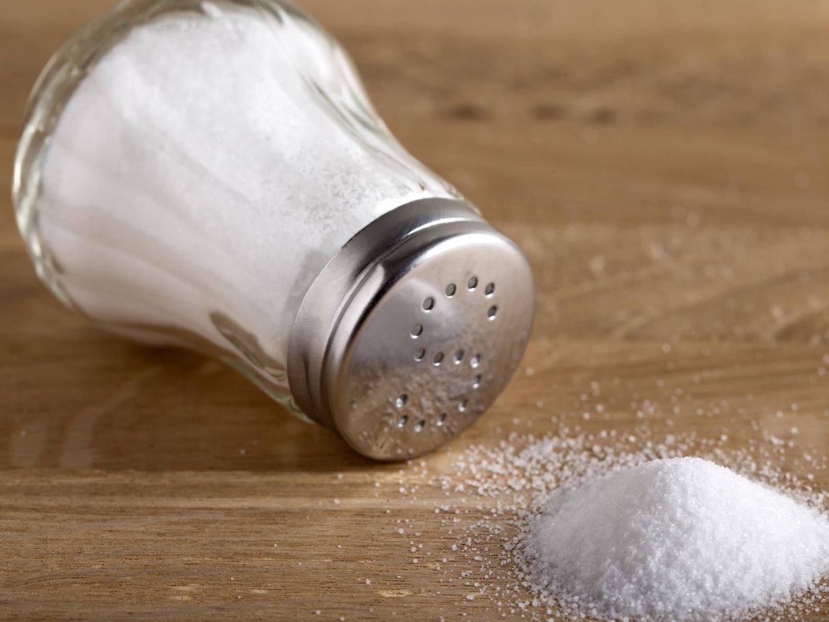 Foto: Para llevar una dieta equilibrada es imprescindible controlar la sal. (iStock)