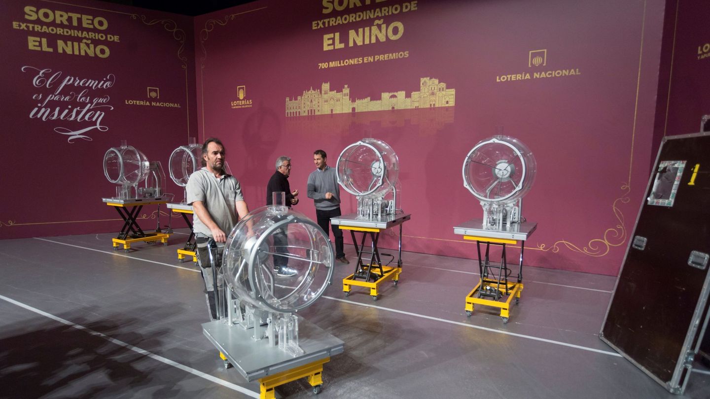 Los bombos de la Lotería del Niño llegan al centro de exposiciones de Ávila donde en 2018 se celebra el sorteo | Foto: EFE