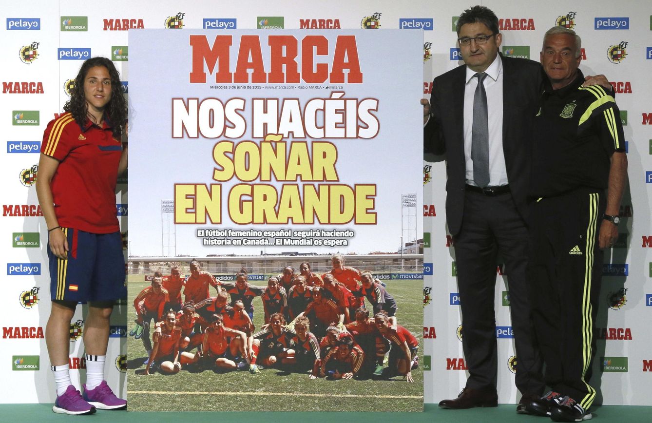 Homenaje de 'Marca' al combinado nacional de fútbol femenino. (EFE)