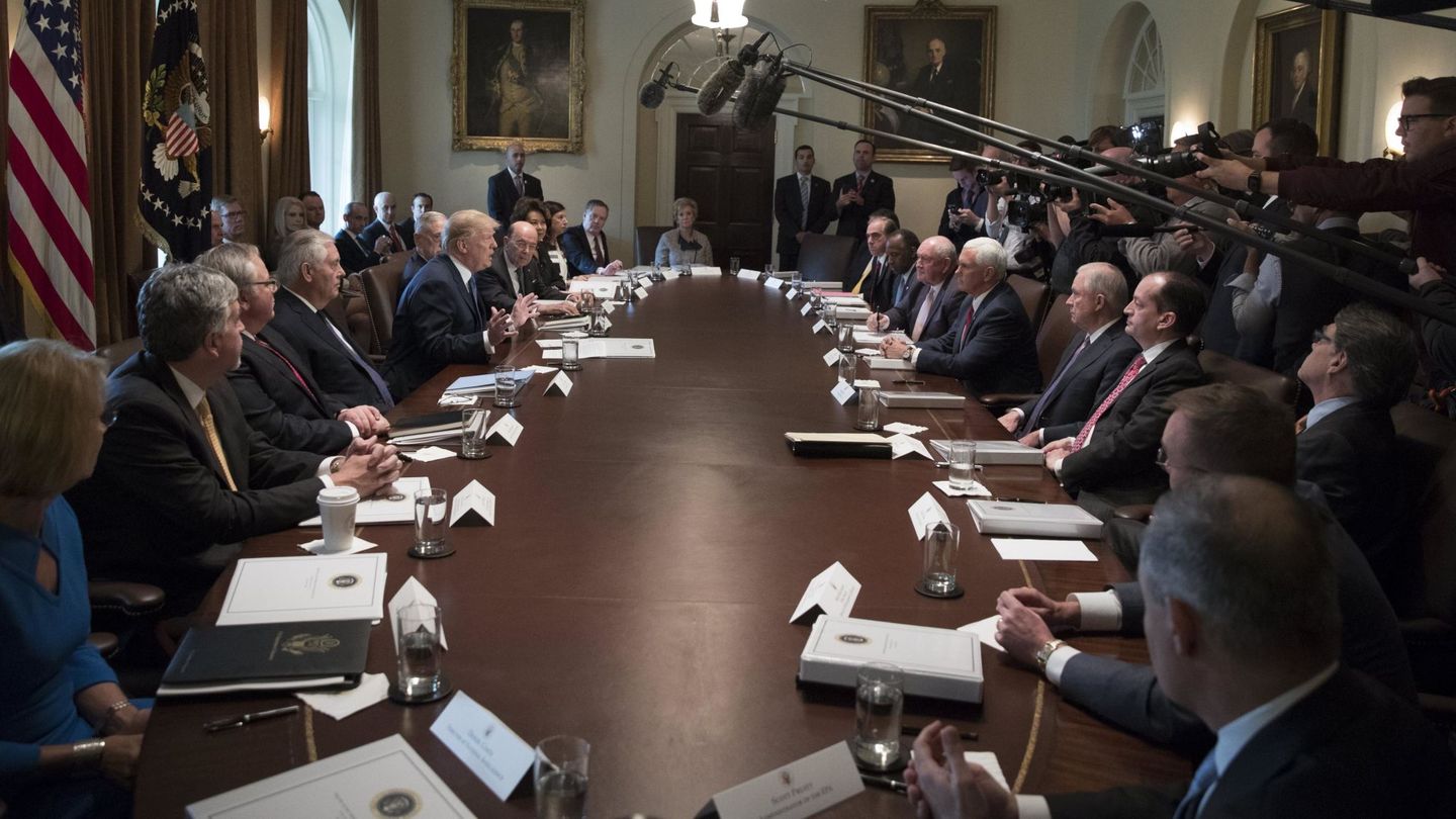  El presidente estadounidense, Donald J. Trump, en una reunión con su gabinete en la Casa Blanca, Washington. (EFE)