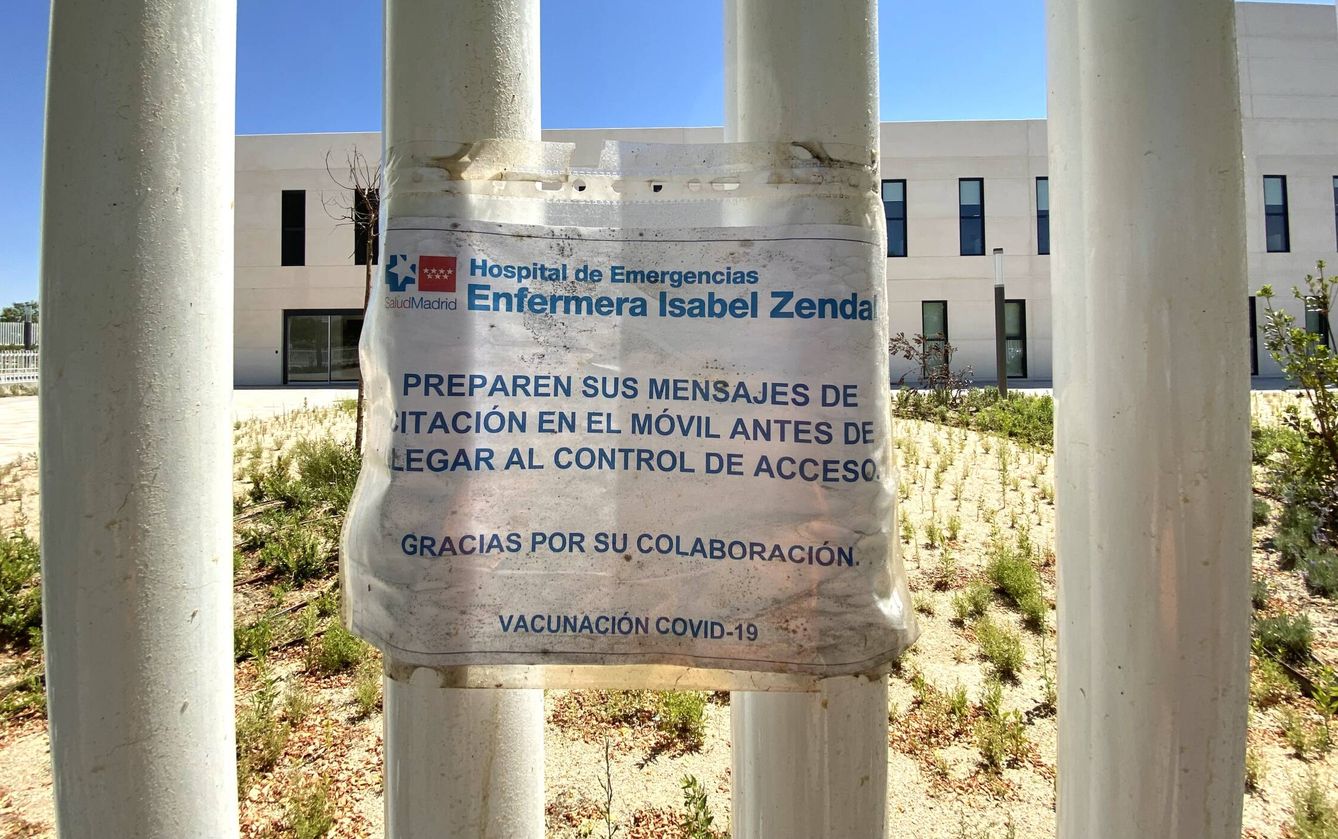 Cartel de la petición del mensaje de la citación para la vacuna contra el covid en el Zendal. (S.M)