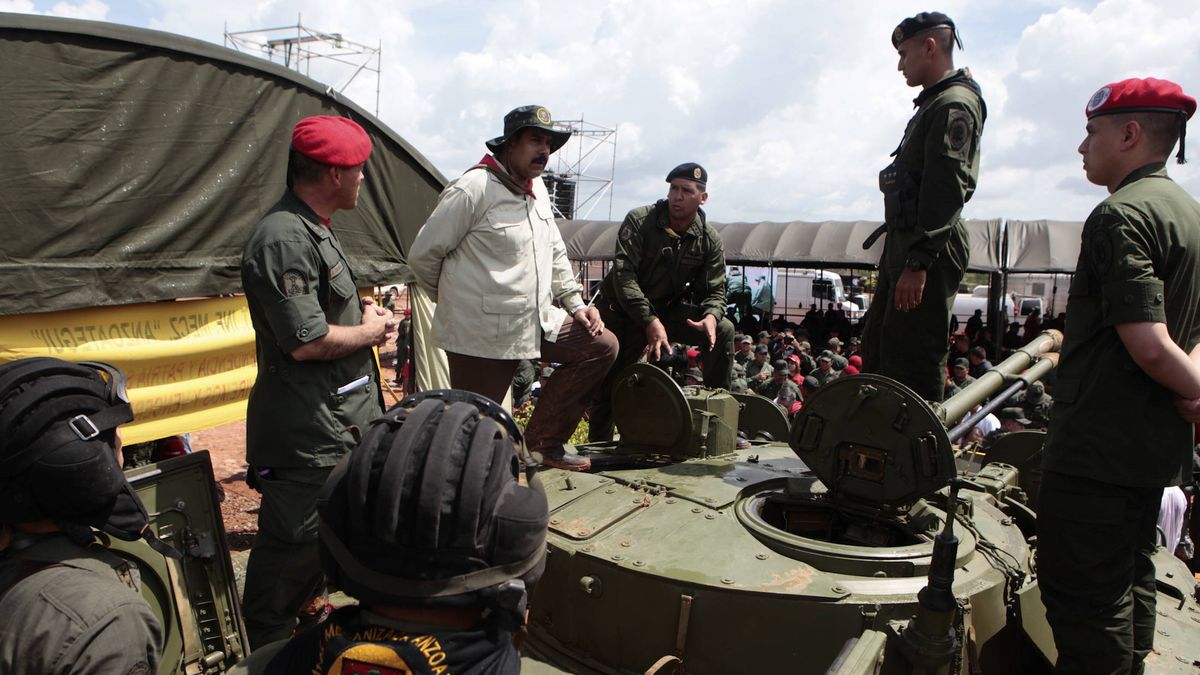 Un Maduro en horas bajas instaura el Gobierno más militarista del chavismo
