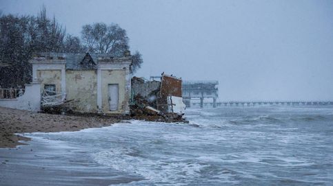 Una tormenta azota Crimea y llegada de migrantes a Finlandia: el día en fotos