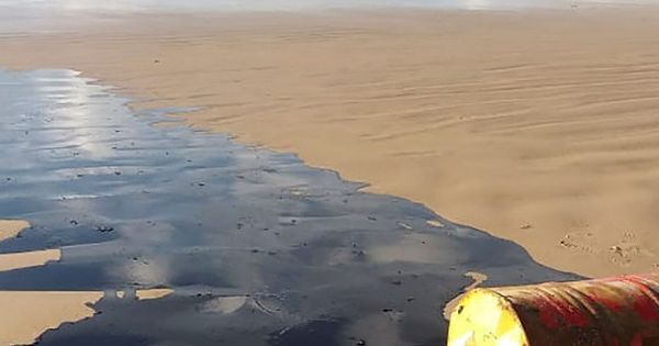 Foto: Vertido de petróleo en una playa de Brasil. (EFE)