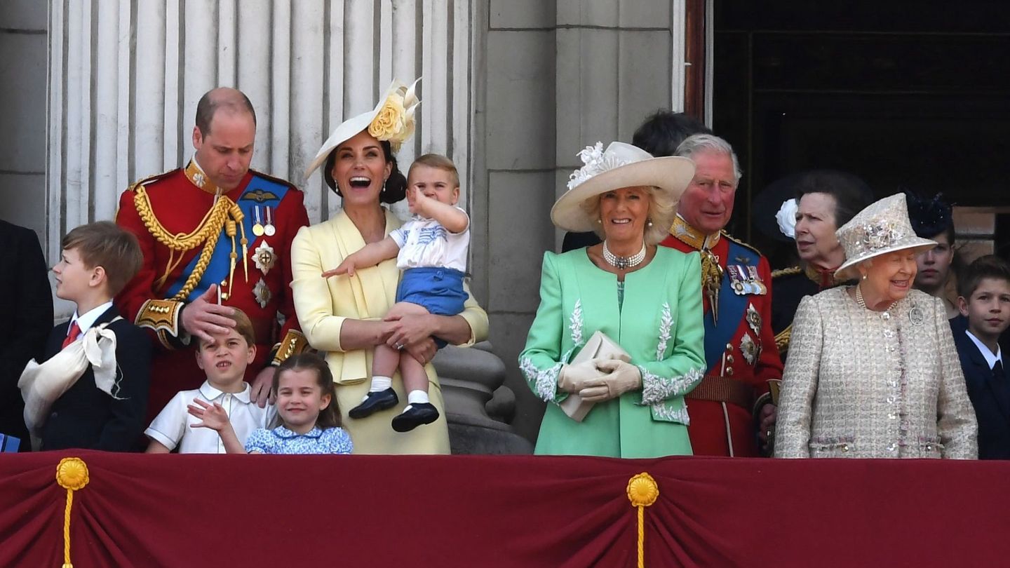 La familia real en el balcón de Buckingham Palace. (Reuters)