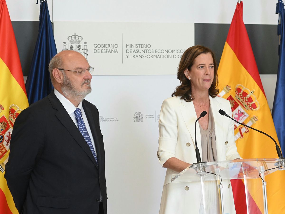 Foto: El director general de la CECA, José María Méndez (i), y la presidenta de la AEB, Alejandra Kindelán (d). EFE Fernando Villar)