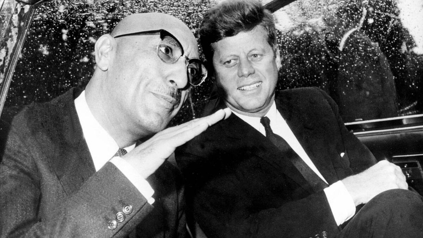 Mohammed Zahir Shah con John F. Kennedy en Washington, en 1963. (Alamy)