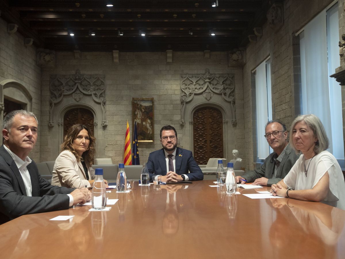 Foto: Aragonès, con los líderes ANC, Òmnium y AMI. (EFE)