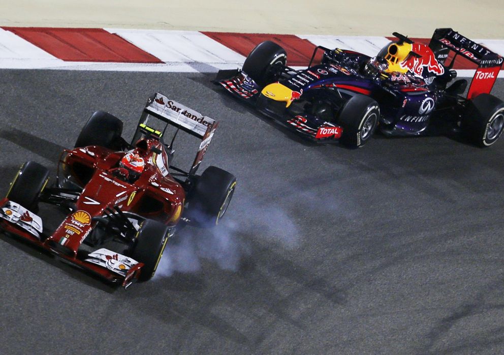 Foto: Kimi Raikkonen y Sebastian Vettel en el Gran Premio de Bahréin. (Reuters)